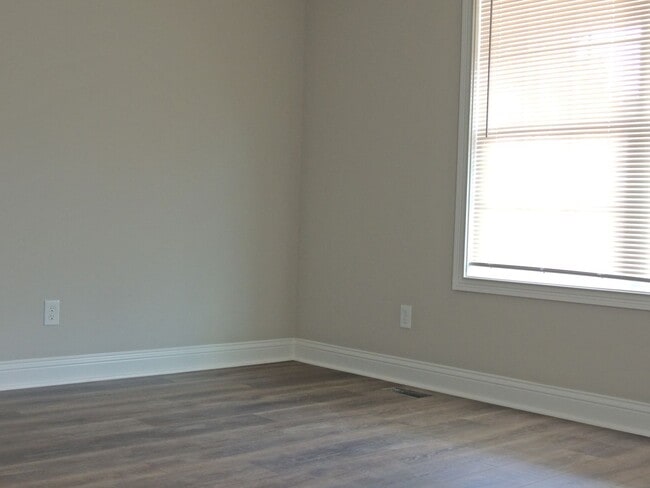 Building Photo - COMING SOON -  Charming Home in Maryville ...