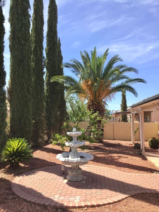 Building Photo - Beautiful, Clean 3Bdrm, 2ba home on East s...