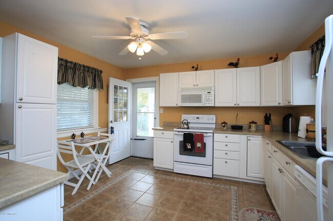 Building Photo - 2324 Emerson Ave