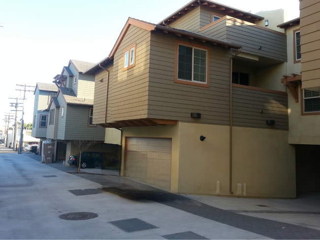Primary Photo - 1056 Pearl St