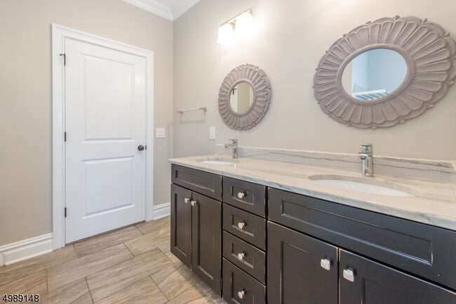 Building Photo - 64 Kent Pl Blvd