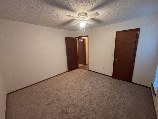 Building Photo - Beautiful 3 Bed 2 Bath Home in Yukon