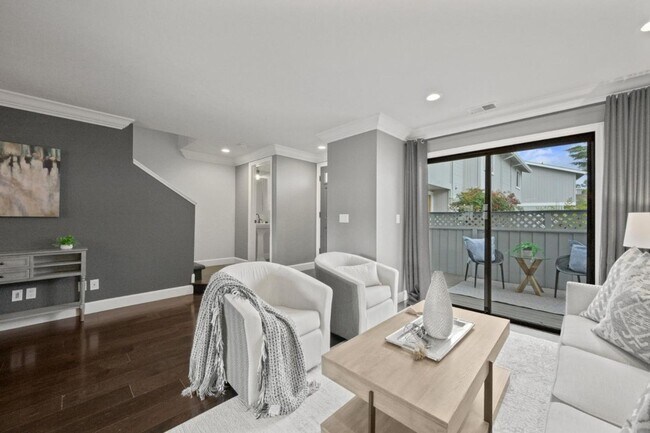 Building Photo - Immaculate 3 Bedroom 2.5 Bath Condominium ...
