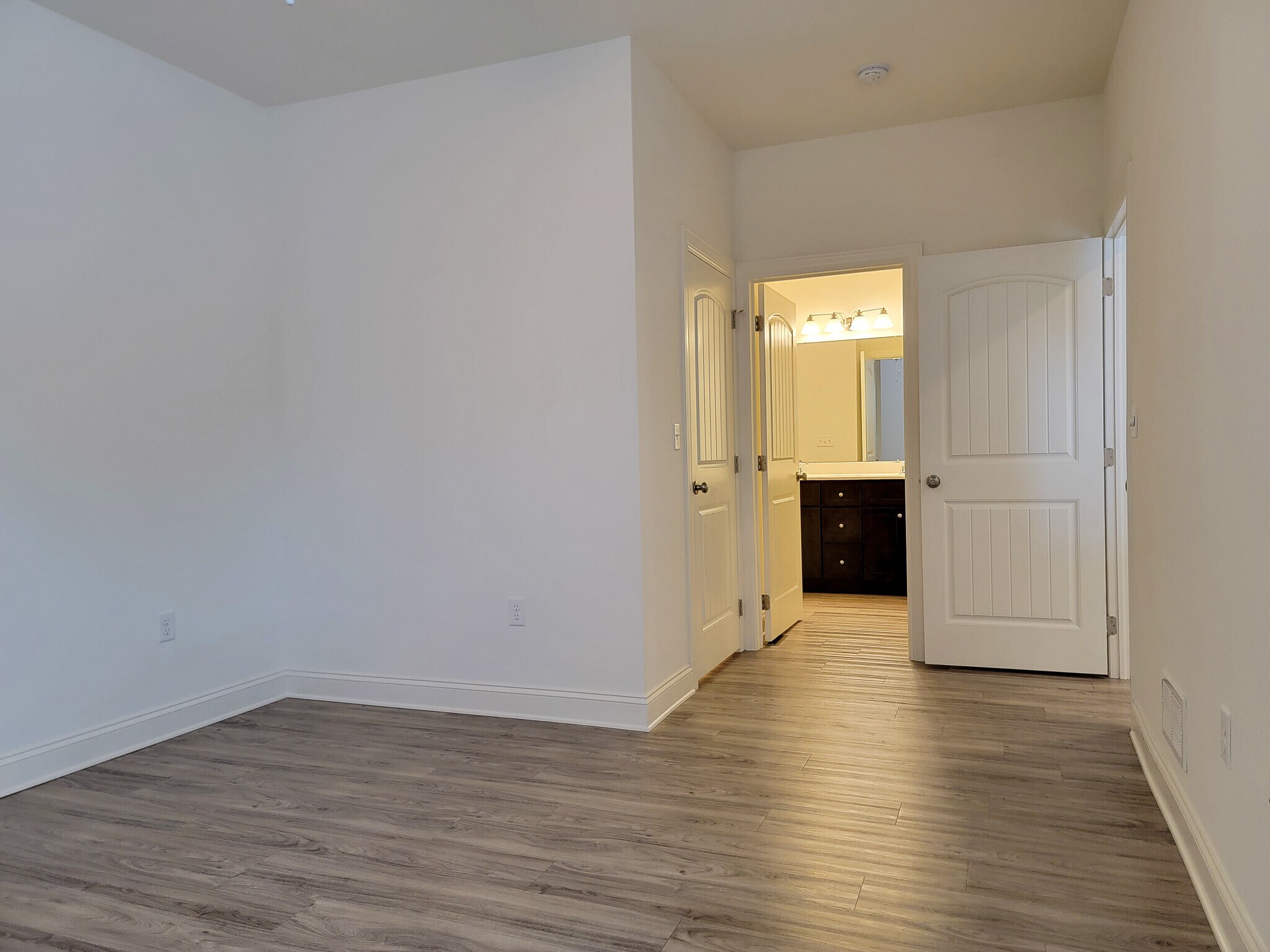 Building Photo - 642 Brentwood Dr
