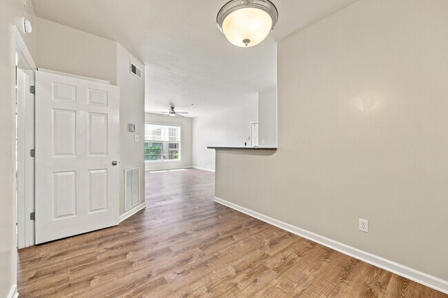 Building Photo - 270 Riverbend Dr