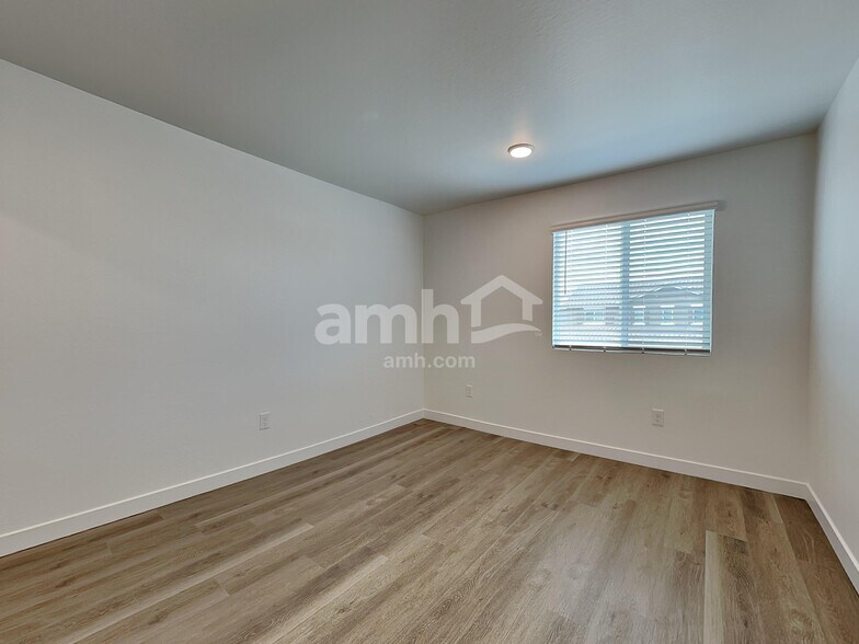 Building Photo - 9829 W Parkway Dr