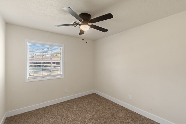 Building Photo - 821 Mark St