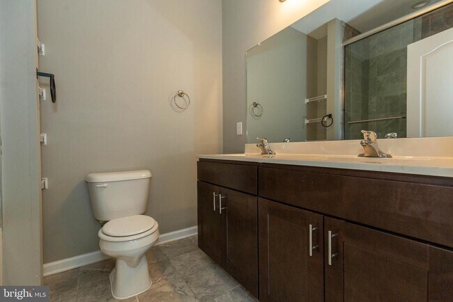 Building Photo - 438 Ives St