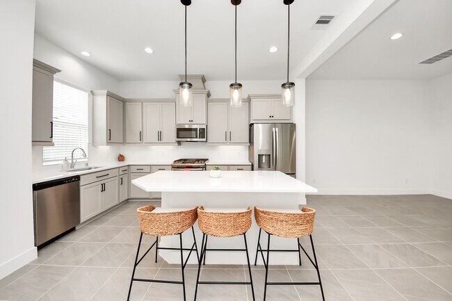 Building Photo - 1522 Crystal Stream Dr