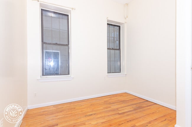 Building Photo - 132 Graham Ave