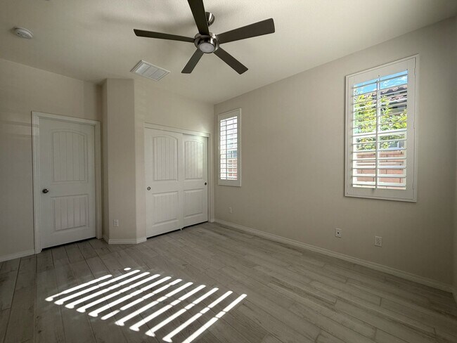 Building Photo - AVAILABLE NOW!! STUNNING 4 Bed/ 3.5 Bath POOL HOME in La Quinta!