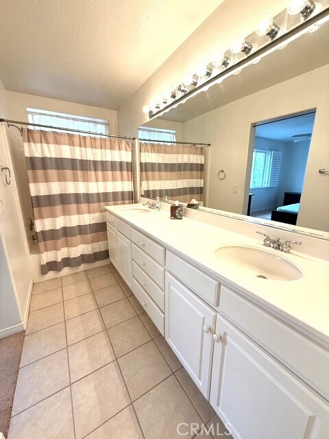 Building Photo - 25768 Perlman Pl