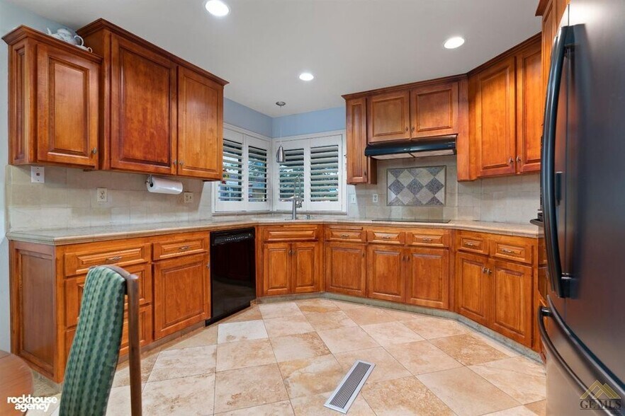 Kitchen. - 2323 Easthills Dr