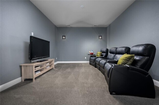 Building Photo - 16121 Golden Top Dr