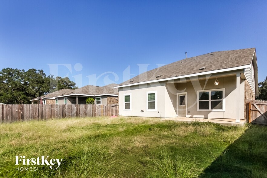 Building Photo - 32079 Camellia Bnd