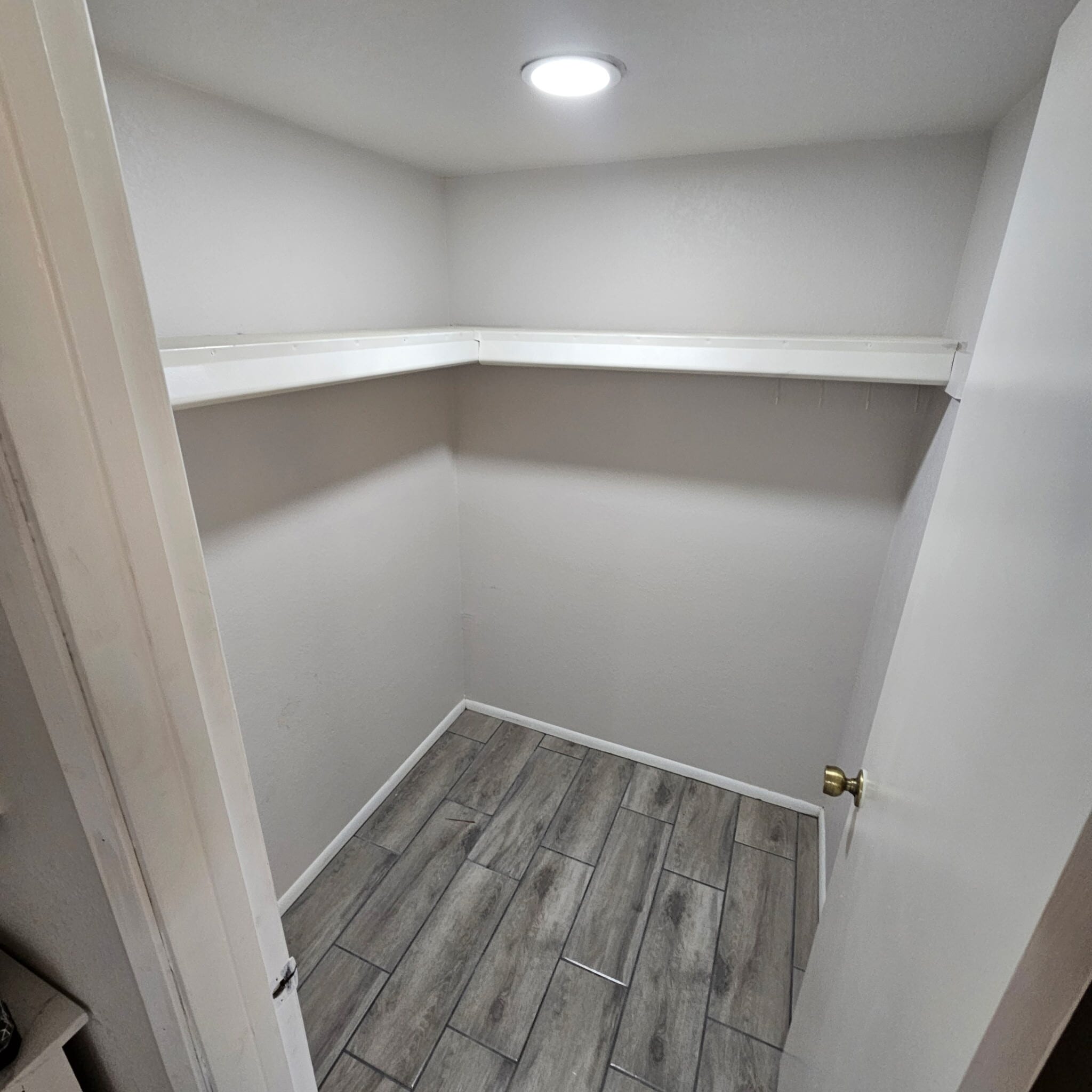 Building Photo - 850 S River Dr