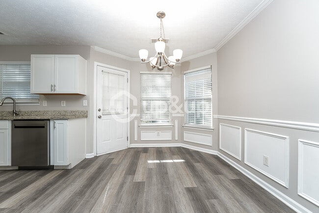 Building Photo - Fantastic 5bd/2.5ba home! Coming soon!