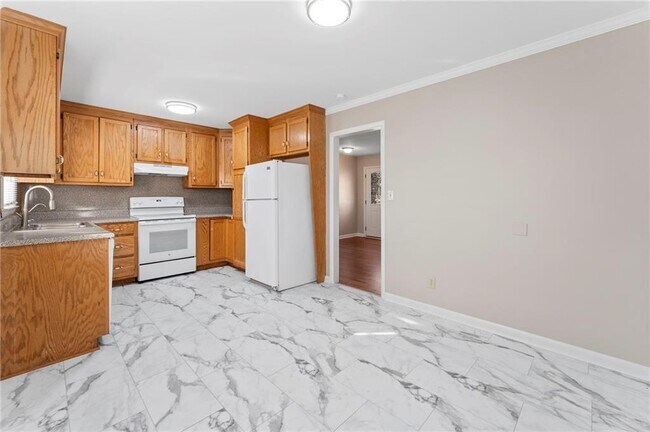 Building Photo - 320 Crossville Ct