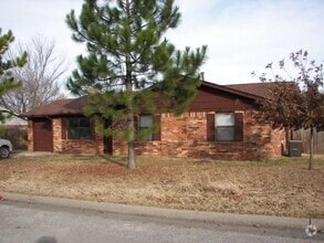 Building Photo - 4 Bedroom 2 Bath Single Family Home