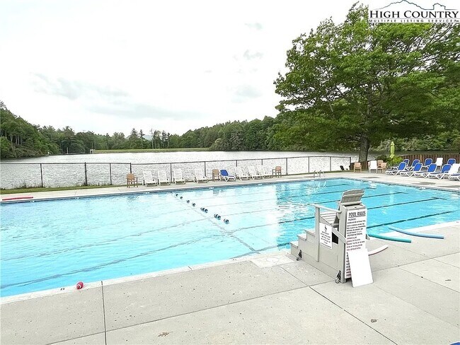 Building Photo - 252 Trillium Rd