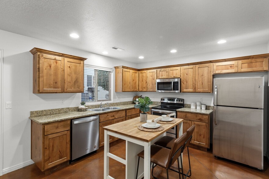 Building Photo - 2801 E 450 N