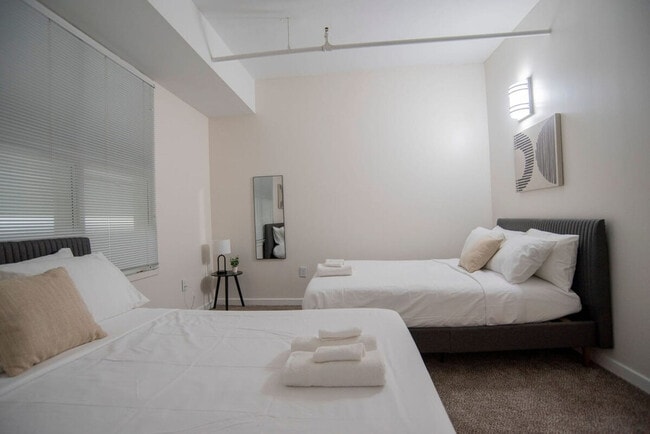 Building Photo - 125 W Market St