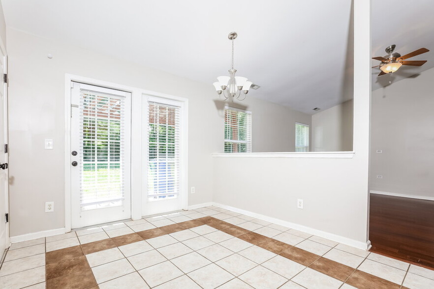 Building Photo - 3810 Tyler Bluff Ln