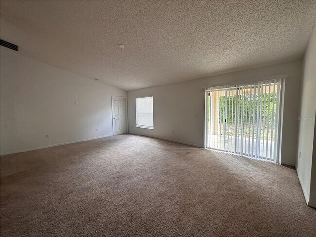 Building Photo - 33 Rybark Ln