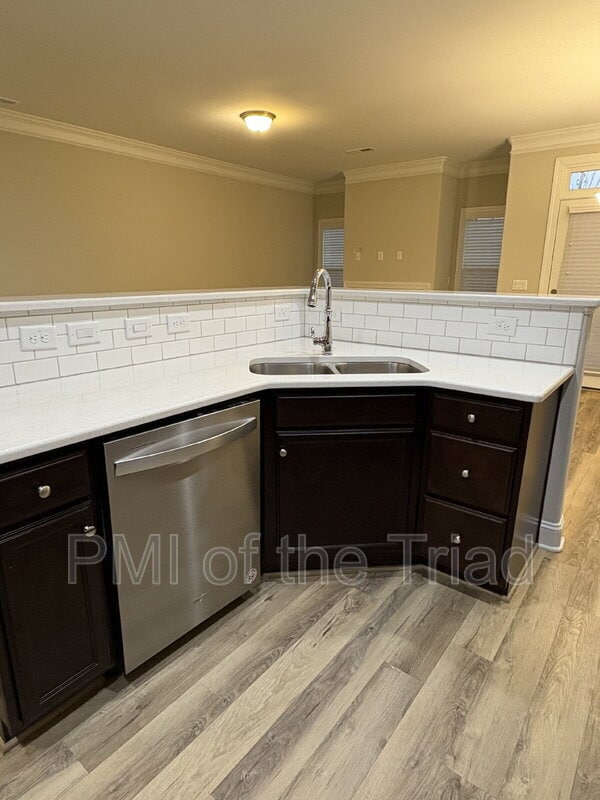 Building Photo - 1103 Chariot Square