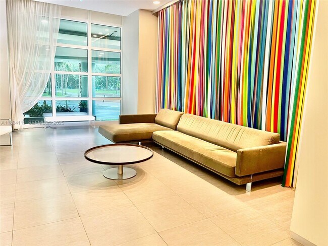 Building Photo - 1900 N Bayshore Dr