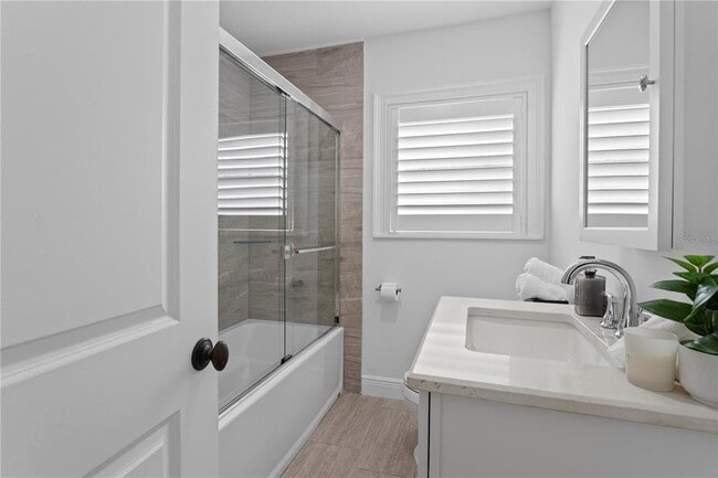 Building Photo - 2610 S Dundee St