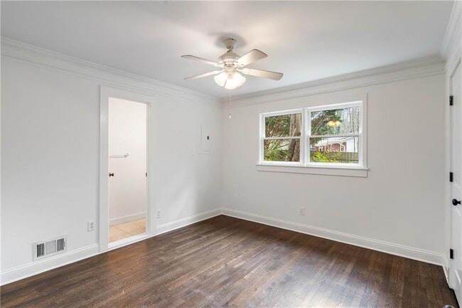 Building Photo - 2468 Ridgeway Dr