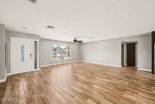 Building Photo - 1340 E Donner Dr