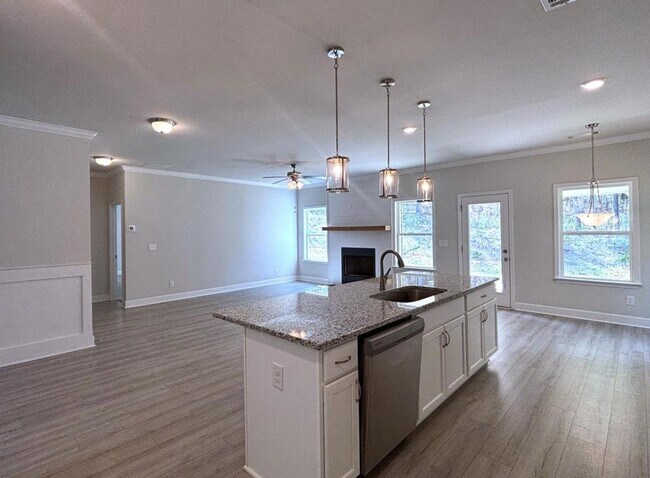 Building Photo - 80 Hawthorn Ln