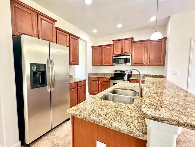 Building Photo - Upscale and modern 5bedroom/2.5bath home i...