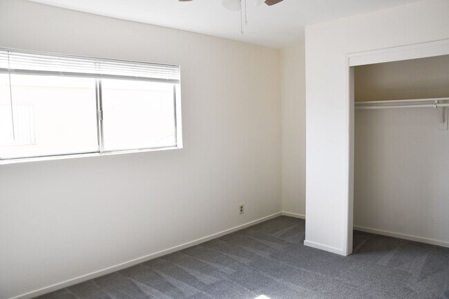 Building Photo - 733 S Fondren St