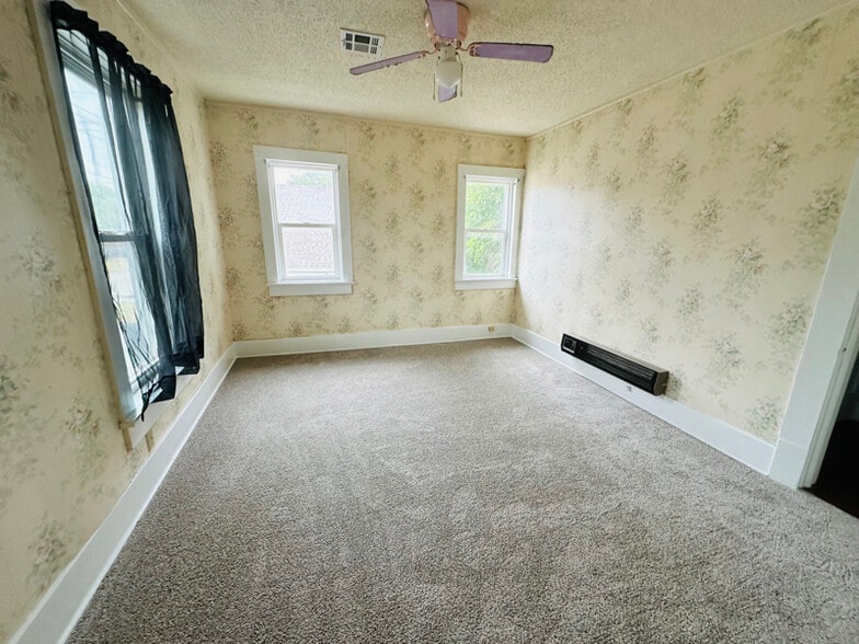 Building Photo - 615 NW Arlington Ave