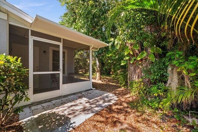 Building Photo - Charming 2BR/2BA Sarasota Retreat Near UTC - Annual Lease