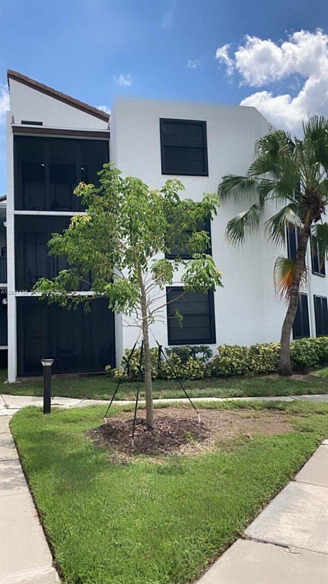 Building Photo - 212 Lake Pointe Dr