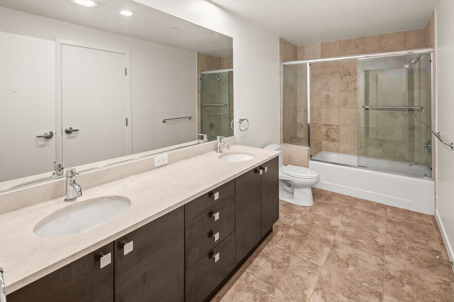 Building Photo - 800 The Mark Ln