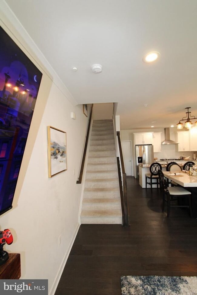 Building Photo - Stylish 1-car garage condo in the heart of...