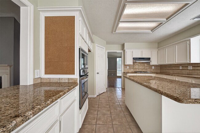 Building Photo - 1918 Shadow Forest Dr