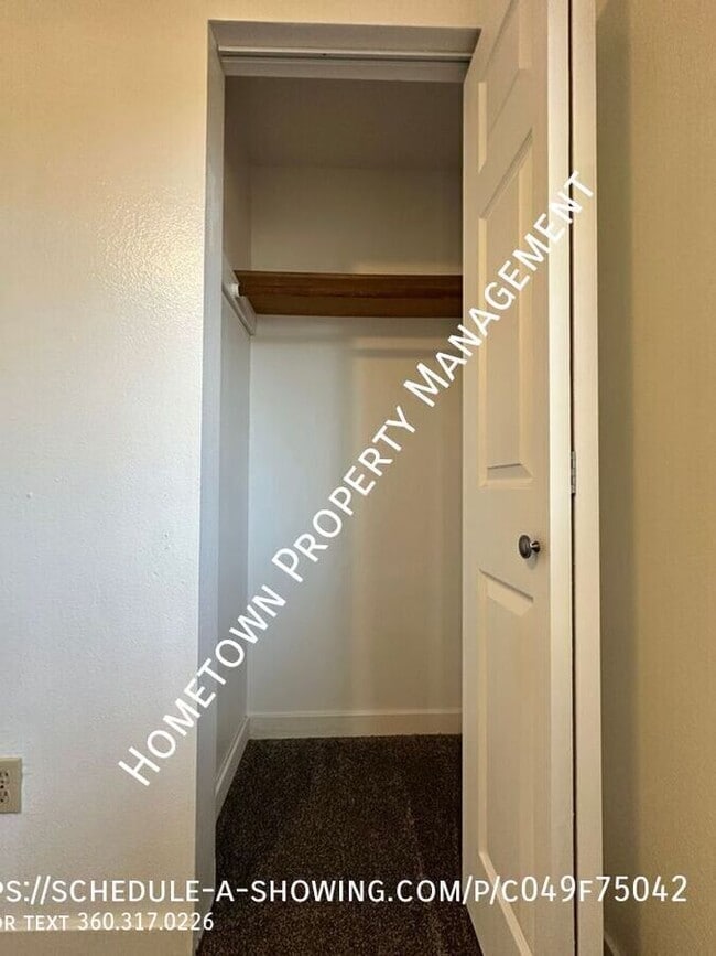 Building Photo - 1310 Goldenrod Dr SE