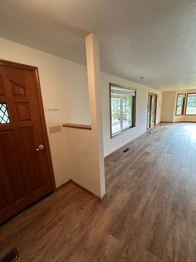 Building Photo - 23601 Labare Rd