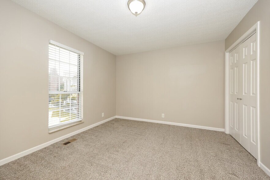 Building Photo - 3933 Hillshire Dr