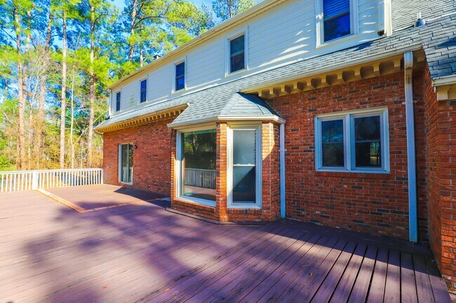 Building Photo - 809 Houndslake Dr
