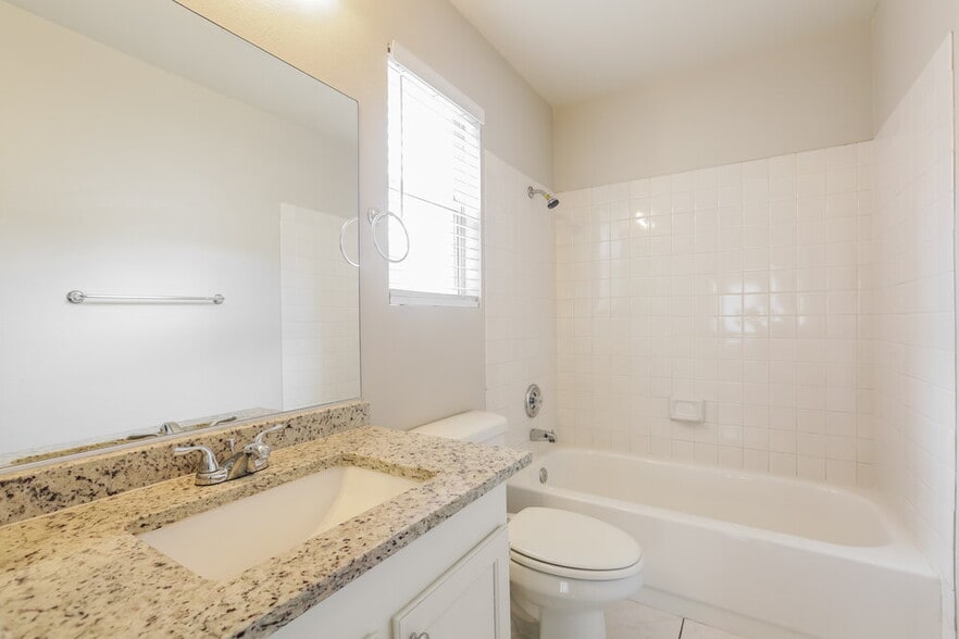 Building Photo - 4136 N Glenfield Cir
