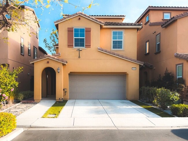 Building Photo - 10816 Lotus Dr