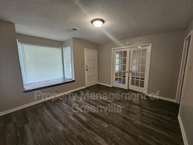 Building Photo - 510 Woodside Ln