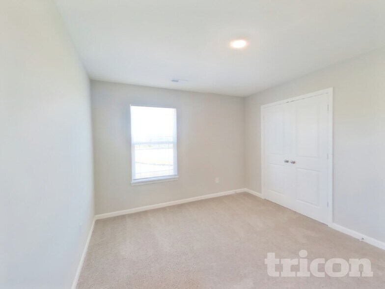 Building Photo - 1658 Fairmount Dr
